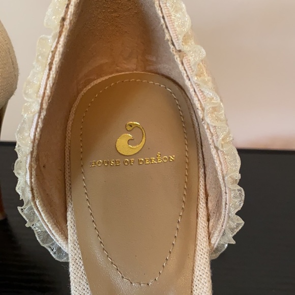 House of Dereon linen cream heels - Picture 3 of 4